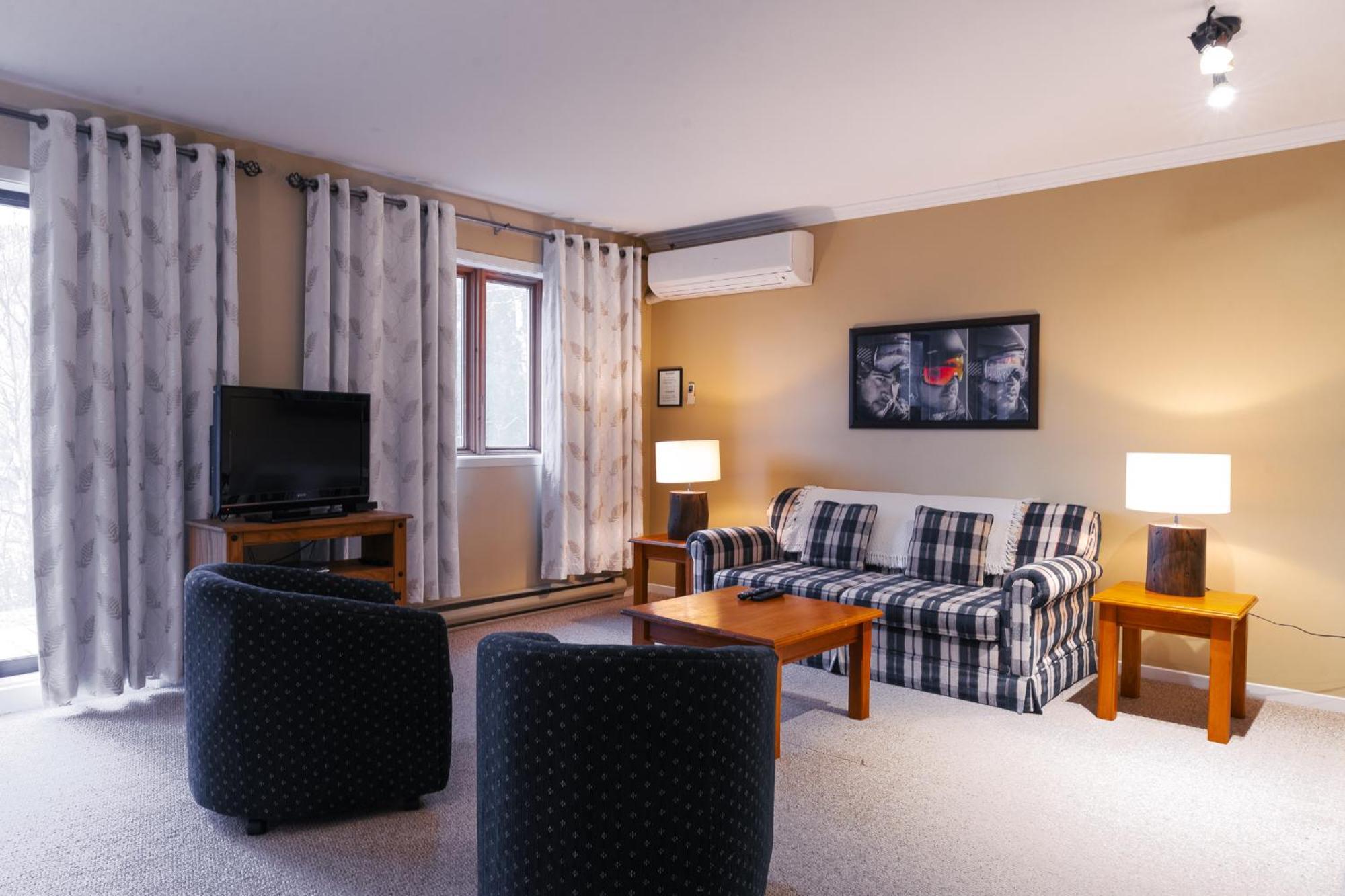 Mont Blanc Hotel & Condos Saint-Faustin ภายนอก รูปภาพ